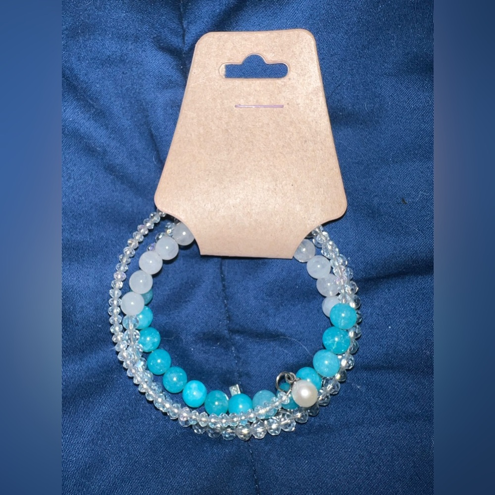 Vantel Pearls Wrist Wrap